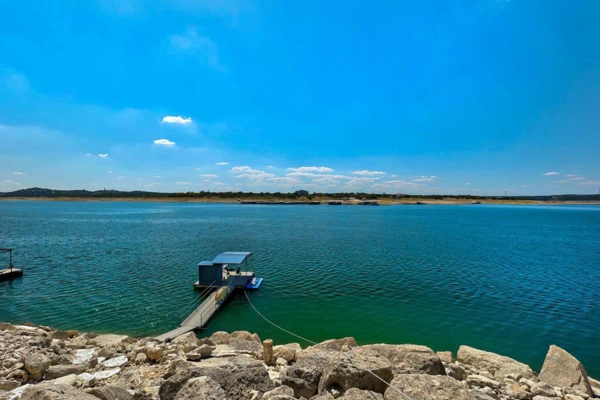 הוילה Leander Atlantis On Lake Travis Pool Hot Tub Dock מראה חיצוני תמונה